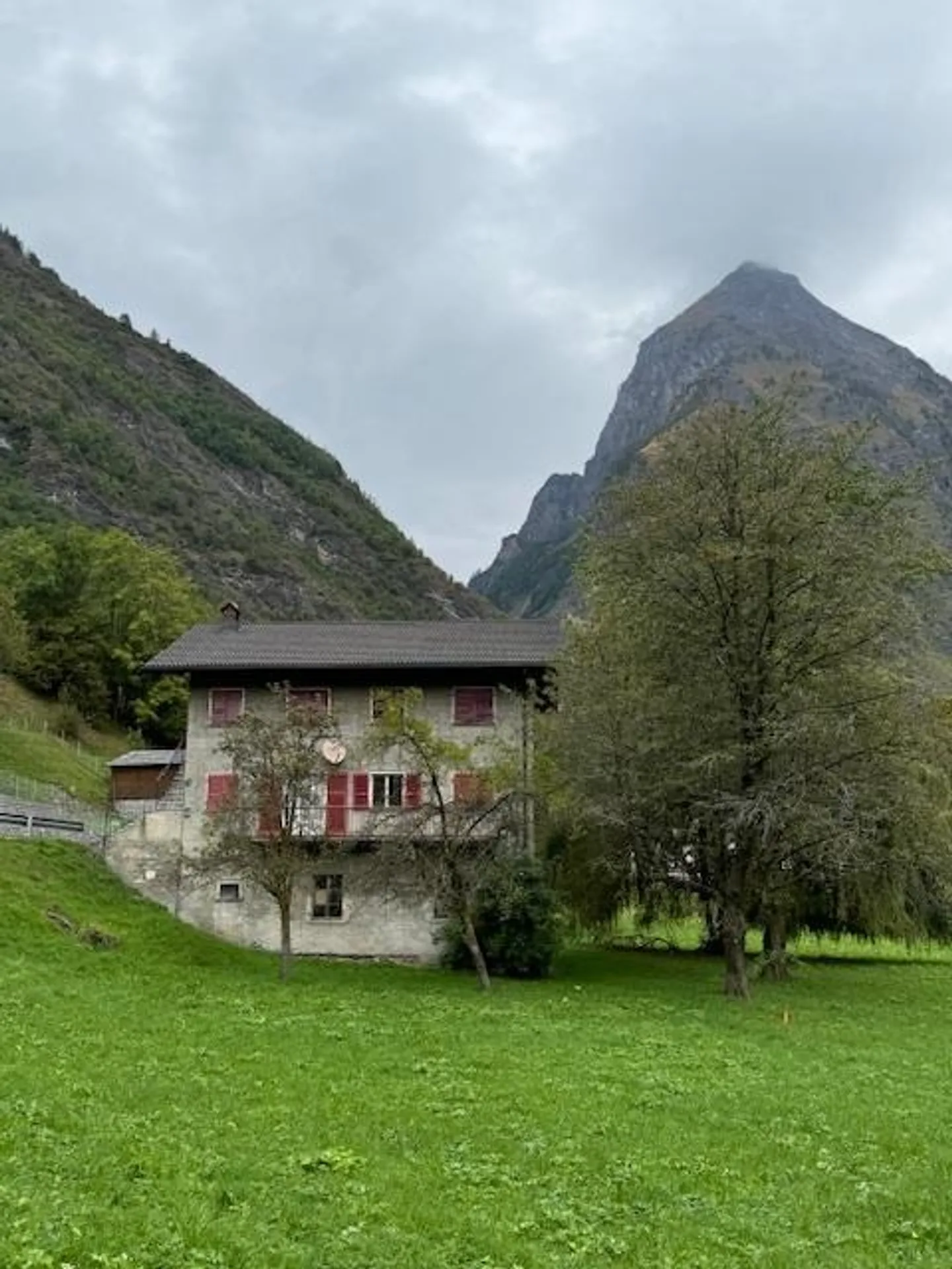 OLIVONE - Doppelhaushälfte zu renovieren - Foto 1 von 8