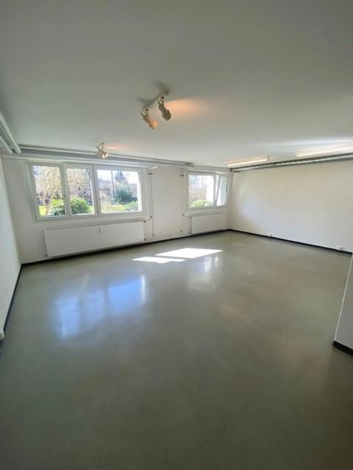 Bureau / Salle de bricolage - Photo 1 sur 4