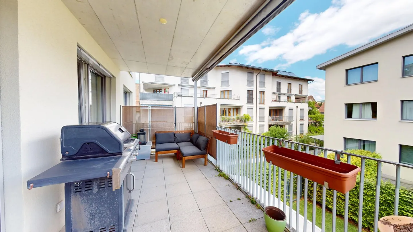 Beautiful 4.5 room apartment with balcony, lift and two underground parking spaces in Liestal - Photo 1 of 12