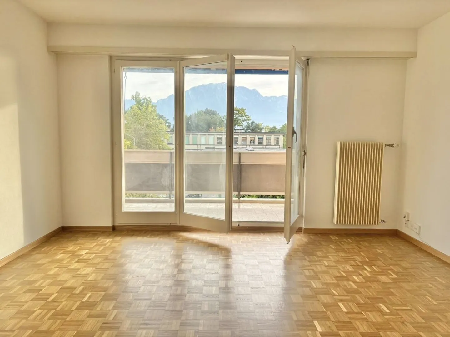 Bel appartement de 2,5 pièces à Clarens - Photo 2 sur 13