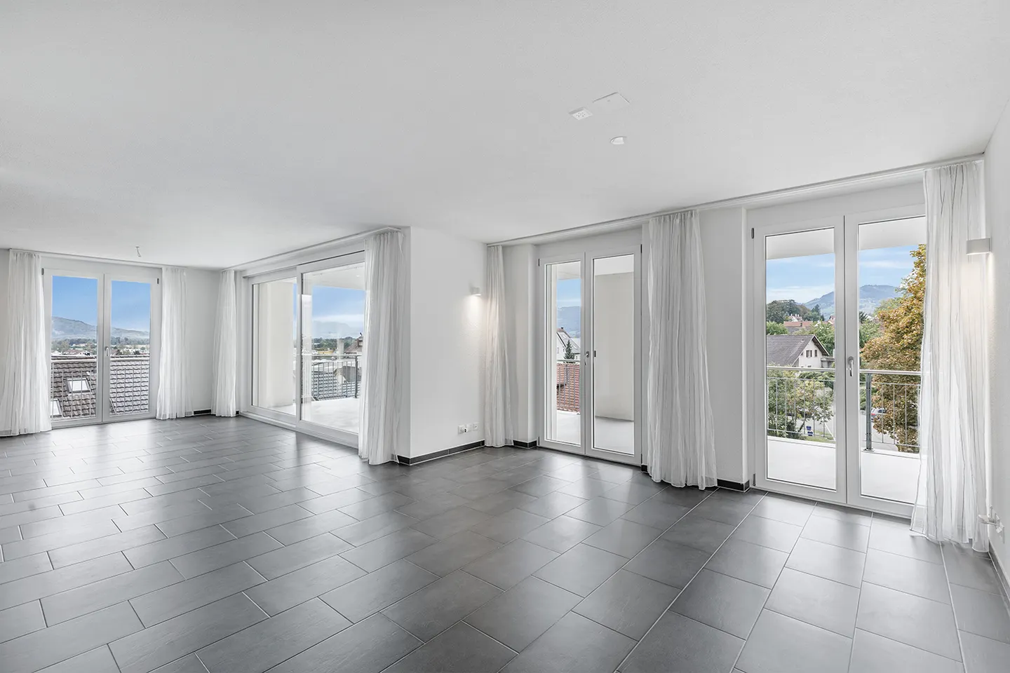 Appartamento Familiare con Balcone - Foto 1 di 10