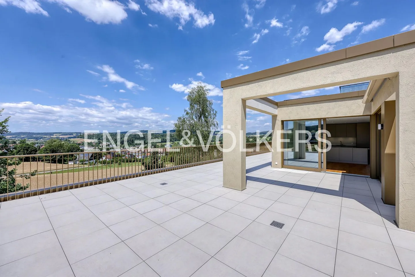 First occupancy: Exclusive attic maisonette with large panoramic terrace - Photo 1 of 10