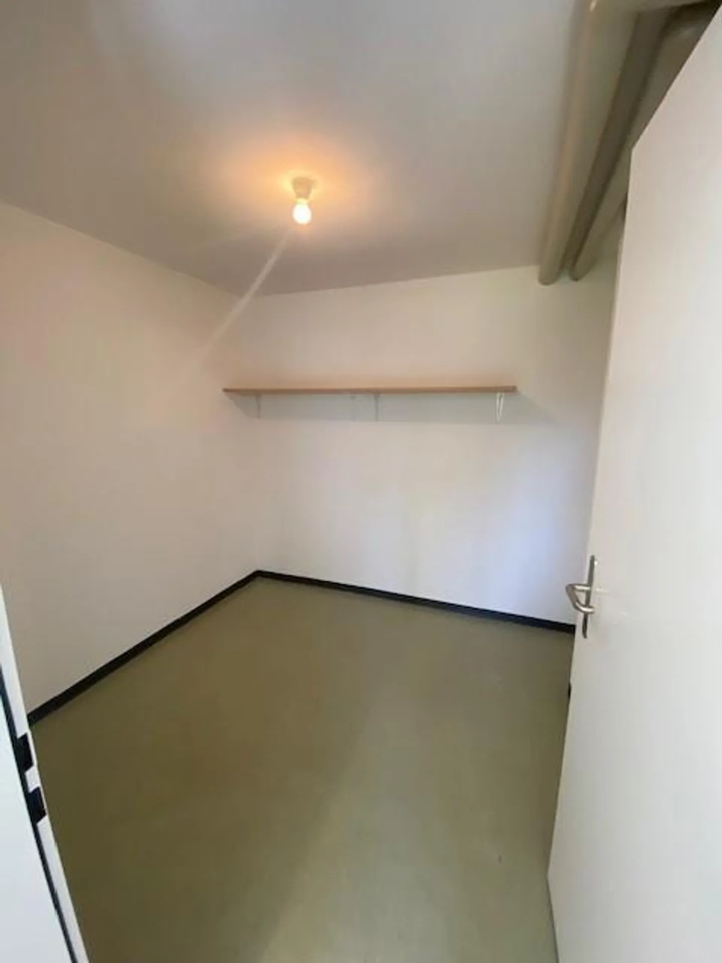 Bureau / Salle de bricolage - Photo 3 sur 4