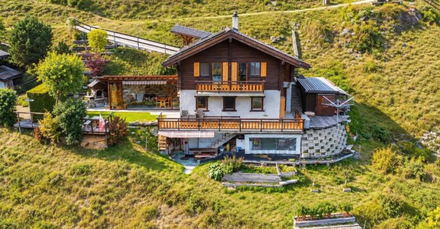 Magnificent Chalet with panoramic view - Photo 1 of 8