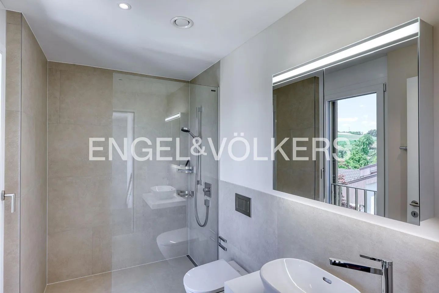 First occupancy: Exclusive attic maisonette with large panoramic terrace - Photo 7 of 10