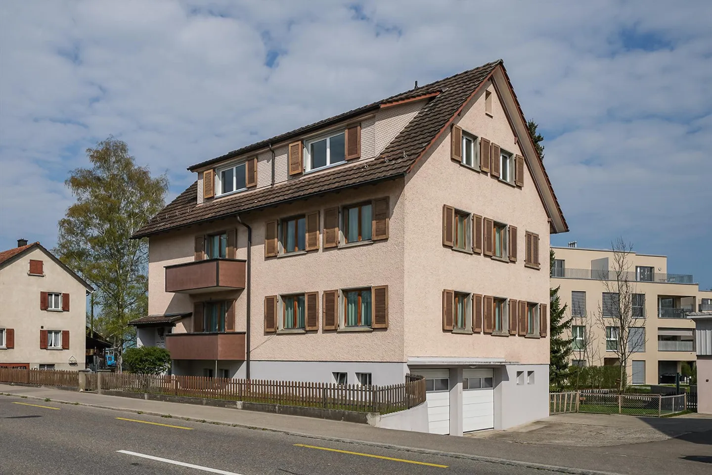Appartement sous les combles de 4½ pièces bien entretenu avec réduit/loggia et coin salon - Photo 1 sur 14