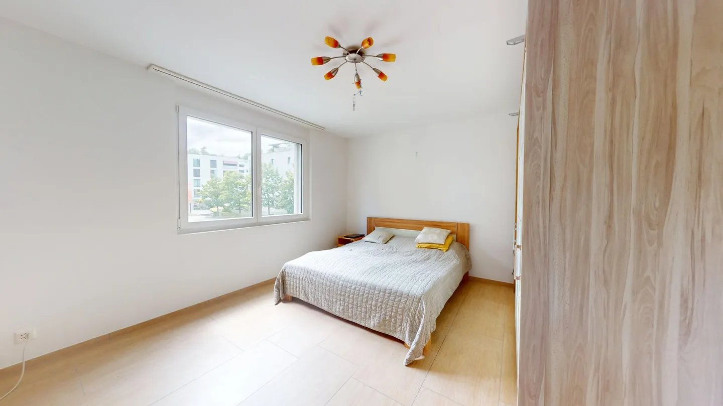 Beautiful 4.5 room apartment with balcony, lift and two underground parking spaces in Liestal - Photo 5 of 12