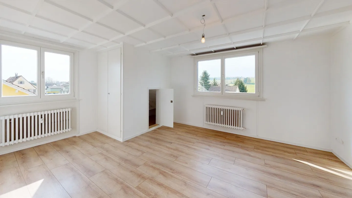 Appartement sous les combles de 4½ pièces bien entretenu avec réduit/loggia et coin salon - Photo 3 sur 14