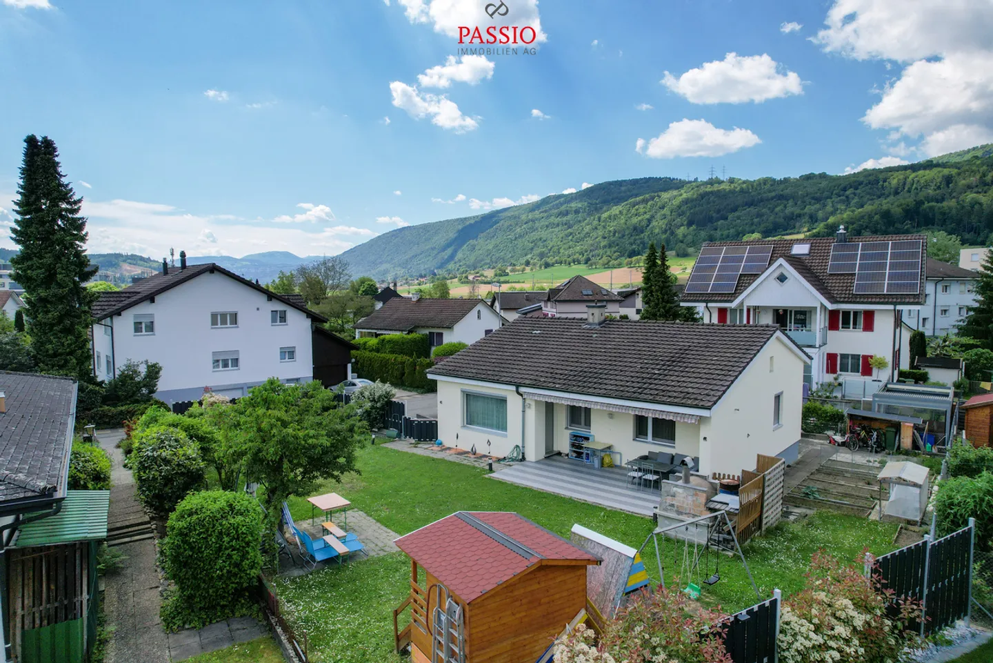 Paradiso familiare ristrutturato con grande giardino nel cuore di Lengnau - Foto 4 di 30