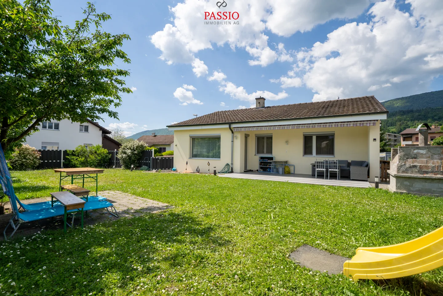 Paradiso familiare ristrutturato con grande giardino nel cuore di Lengnau - Foto 2 di 30