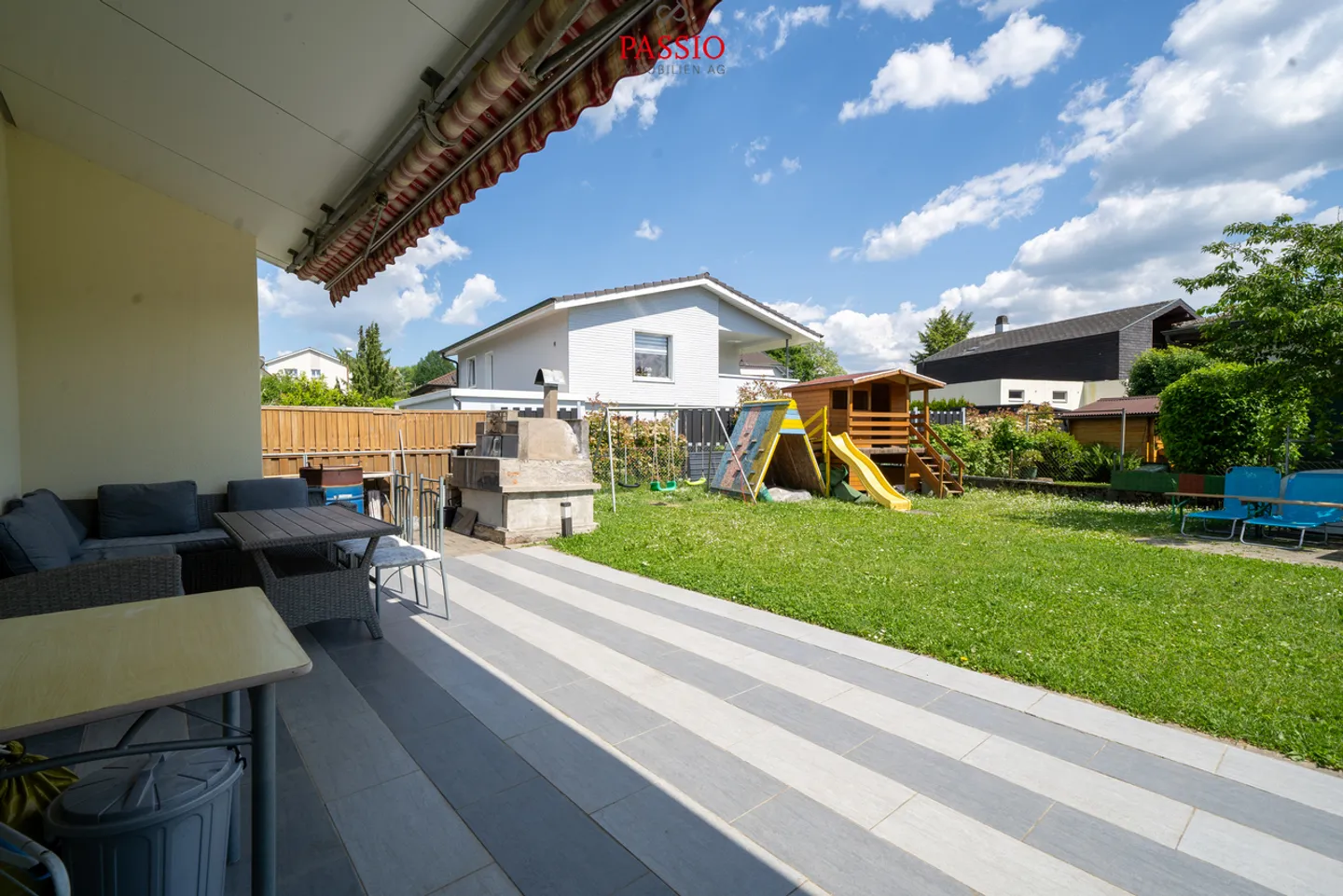 Paradiso familiare ristrutturato con grande giardino nel cuore di Lengnau - Foto 3 di 30