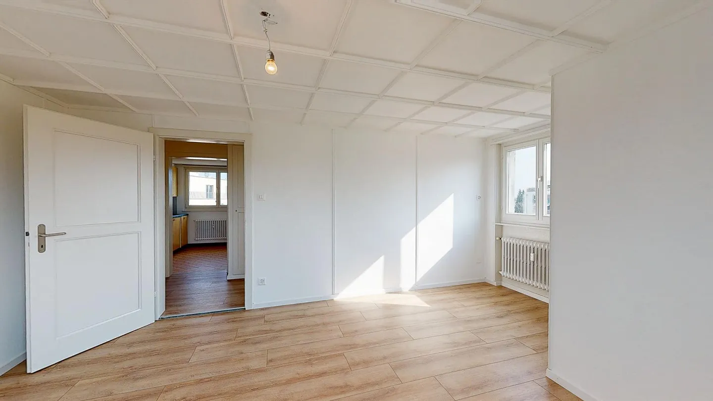 Appartement sous les combles de 4½ pièces bien entretenu avec réduit/loggia et coin salon - Photo 2 sur 14