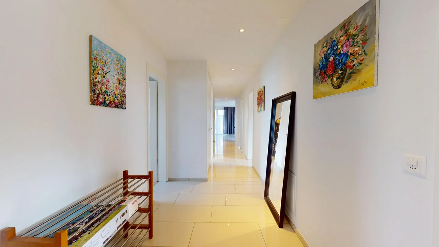 Beautiful 4.5 room apartment with balcony, lift and two underground parking spaces in Liestal - Photo 8 of 12