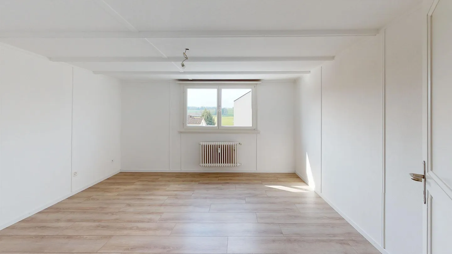 Appartement sous les combles de 4½ pièces bien entretenu avec réduit/loggia et coin salon - Photo 5 sur 14