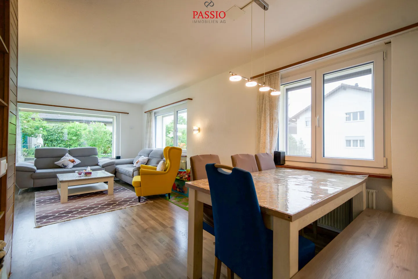 Paradiso familiare ristrutturato con grande giardino nel cuore di Lengnau - Foto 7 di 30