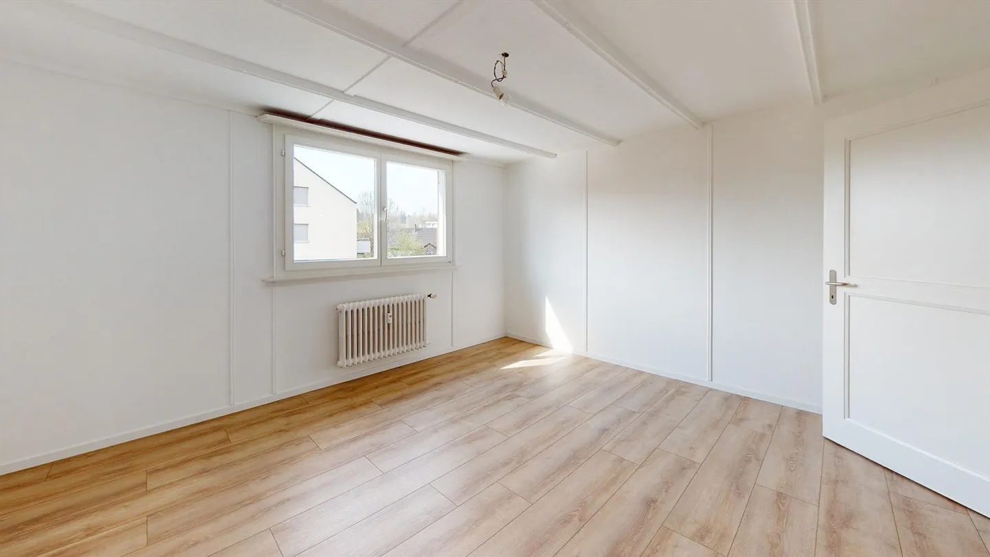 Appartement sous les combles de 4½ pièces bien entretenu avec réduit/loggia et coin salon - Photo 7 sur 14