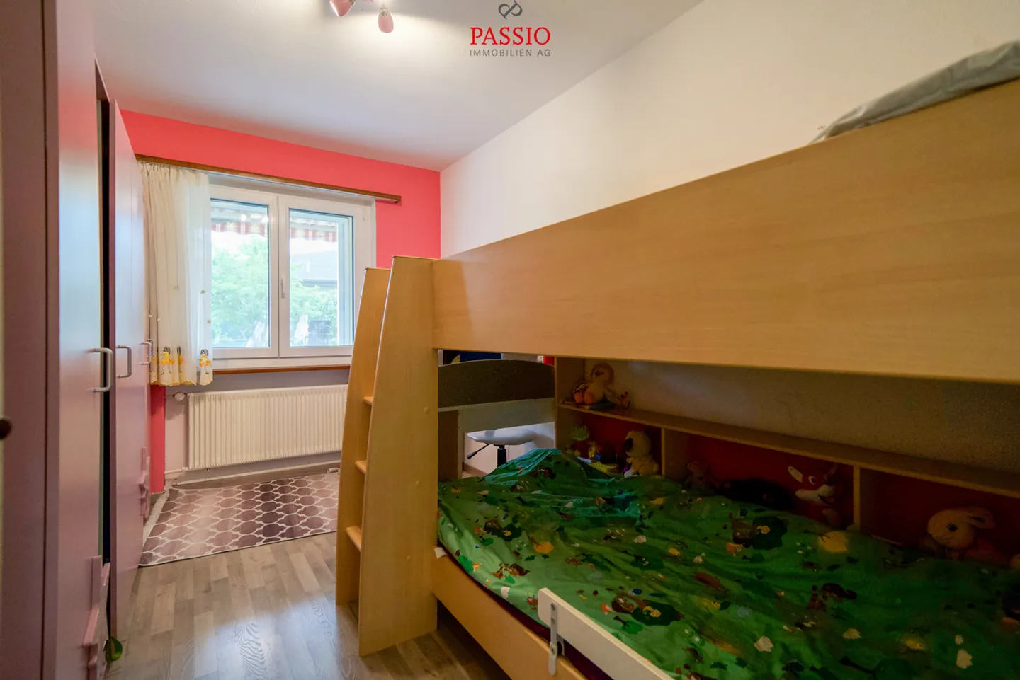 Paradiso familiare ristrutturato con grande giardino nel cuore di Lengnau - Foto 17 di 30