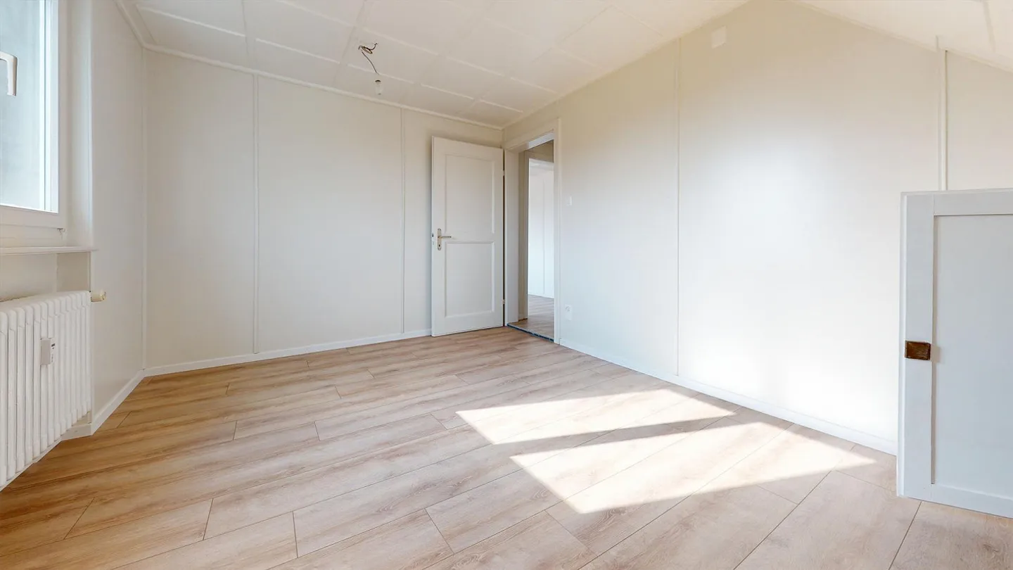 Appartement sous les combles de 4½ pièces bien entretenu avec réduit/loggia et coin salon - Photo 8 sur 14