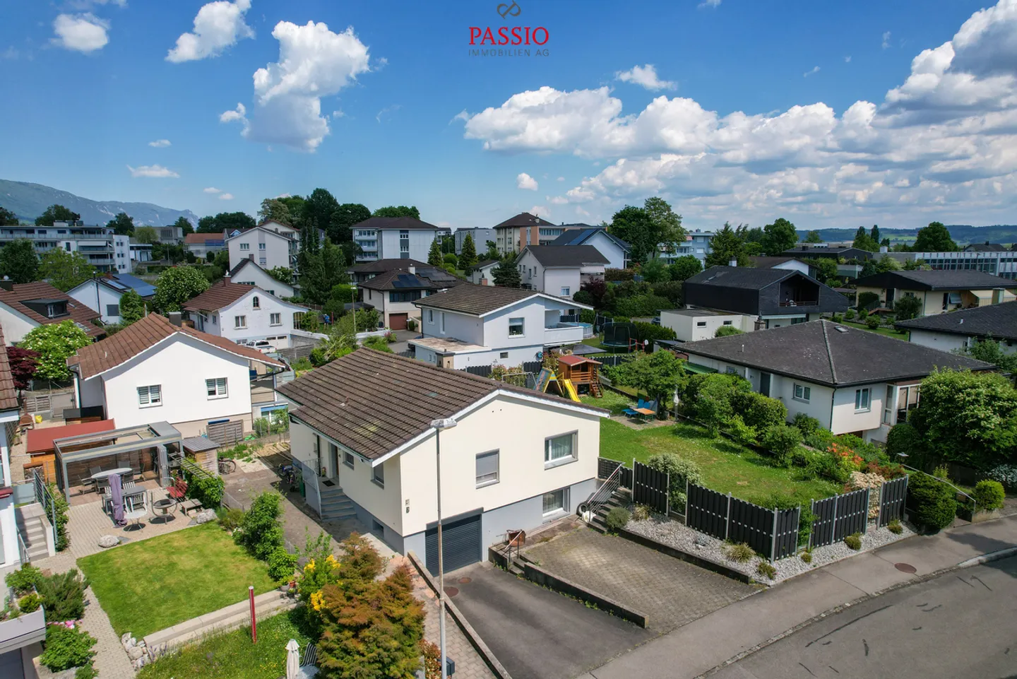 Paradiso familiare ristrutturato con grande giardino nel cuore di Lengnau - Foto 23 di 30