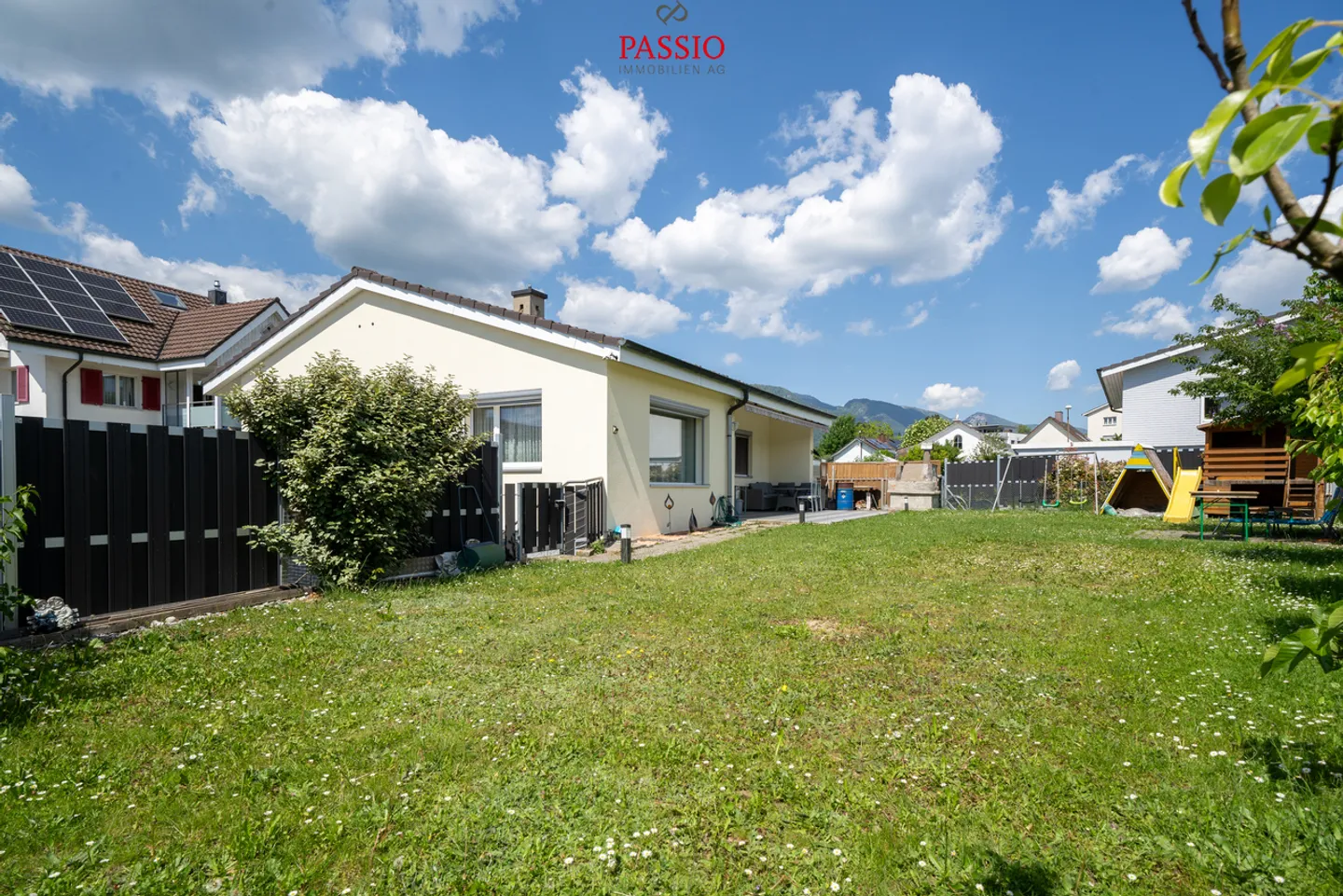 Paradiso familiare ristrutturato con grande giardino nel cuore di Lengnau - Foto 28 di 30