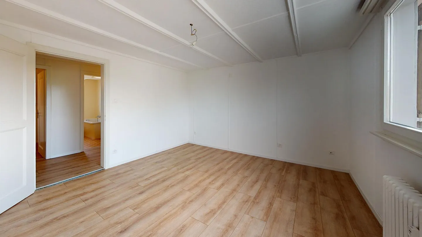 Appartement sous les combles de 4½ pièces bien entretenu avec réduit/loggia et coin salon - Photo 6 sur 14