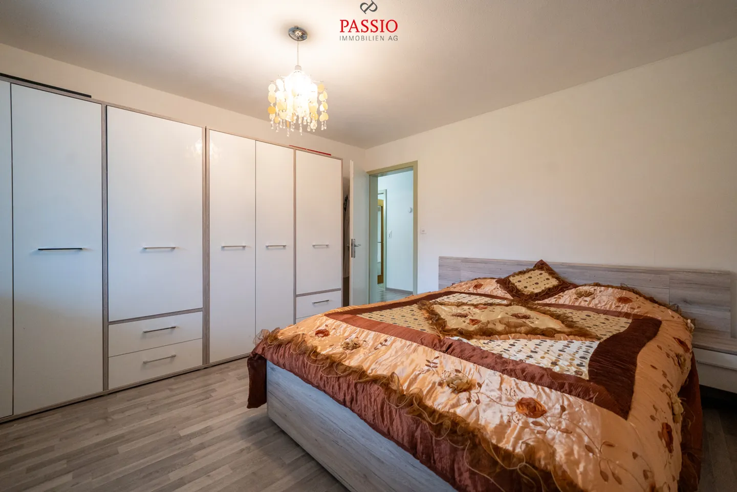 Paradiso familiare ristrutturato con grande giardino nel cuore di Lengnau - Foto 13 di 30