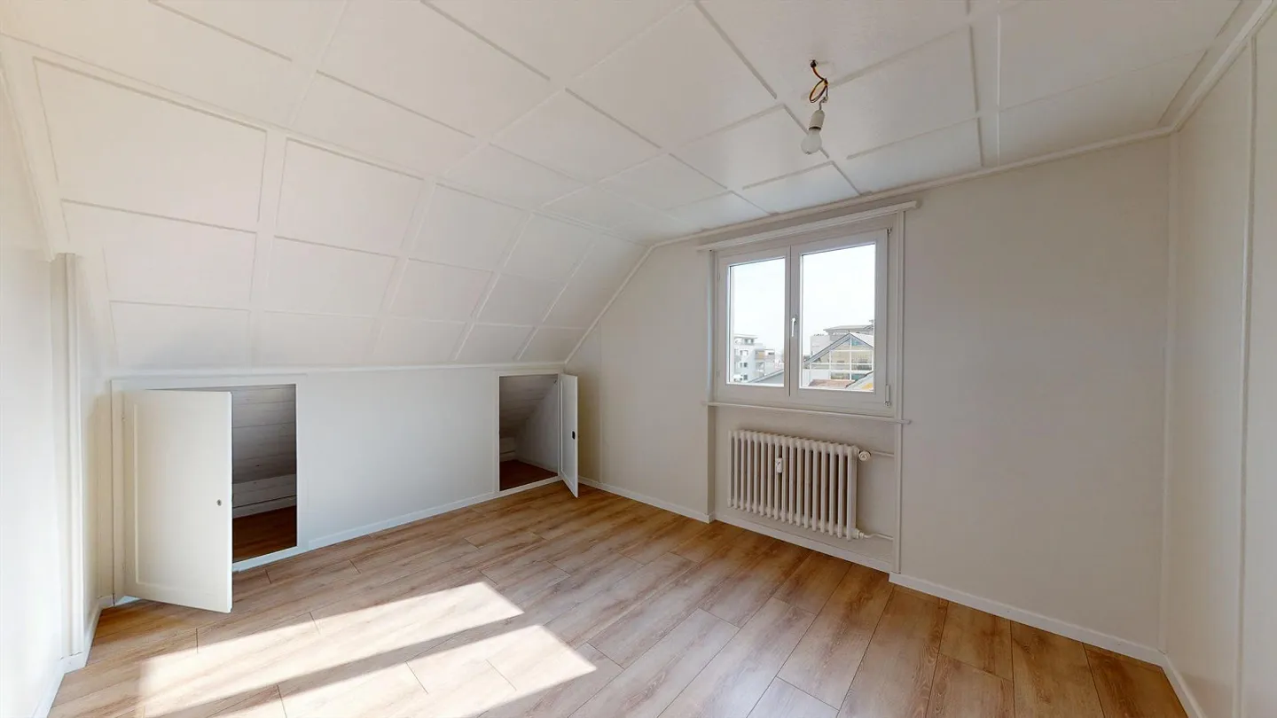 Appartement sous les combles de 4½ pièces bien entretenu avec réduit/loggia et coin salon - Photo 9 sur 14