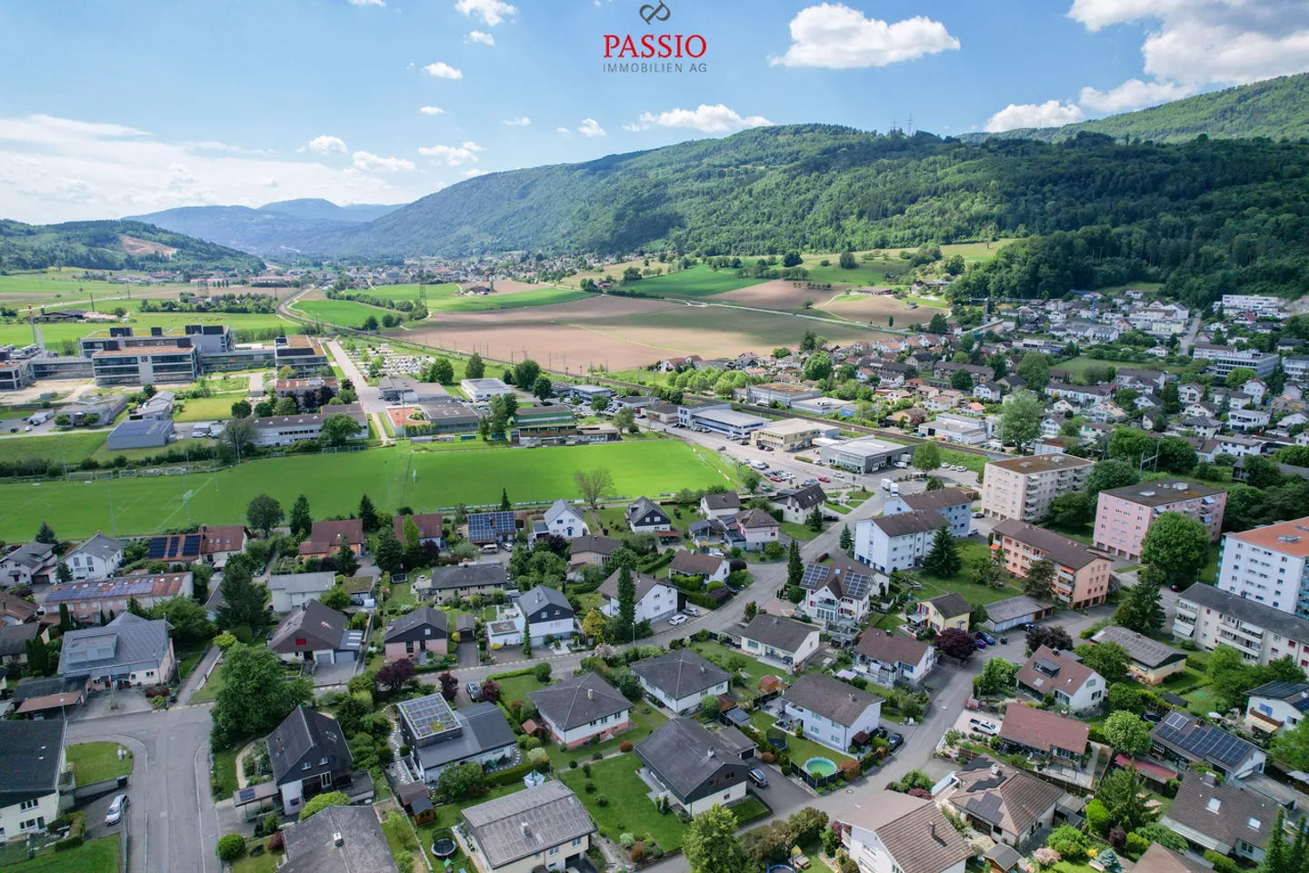 Paradiso familiare ristrutturato con grande giardino nel cuore di Lengnau - Foto 29 di 30