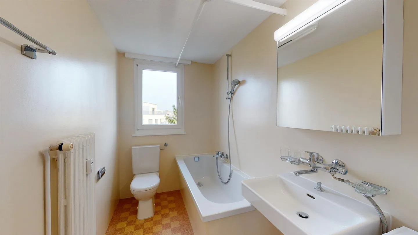 Appartement sous les combles de 4½ pièces bien entretenu avec réduit/loggia et coin salon - Photo 13 sur 14