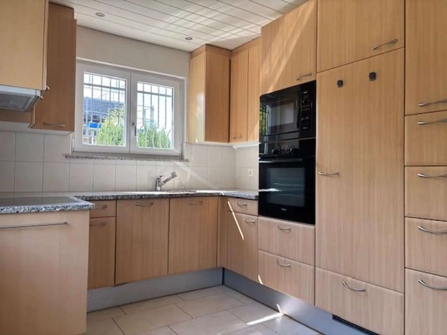 Detached single-family house in a family-friendly location - Photo 3 of 13