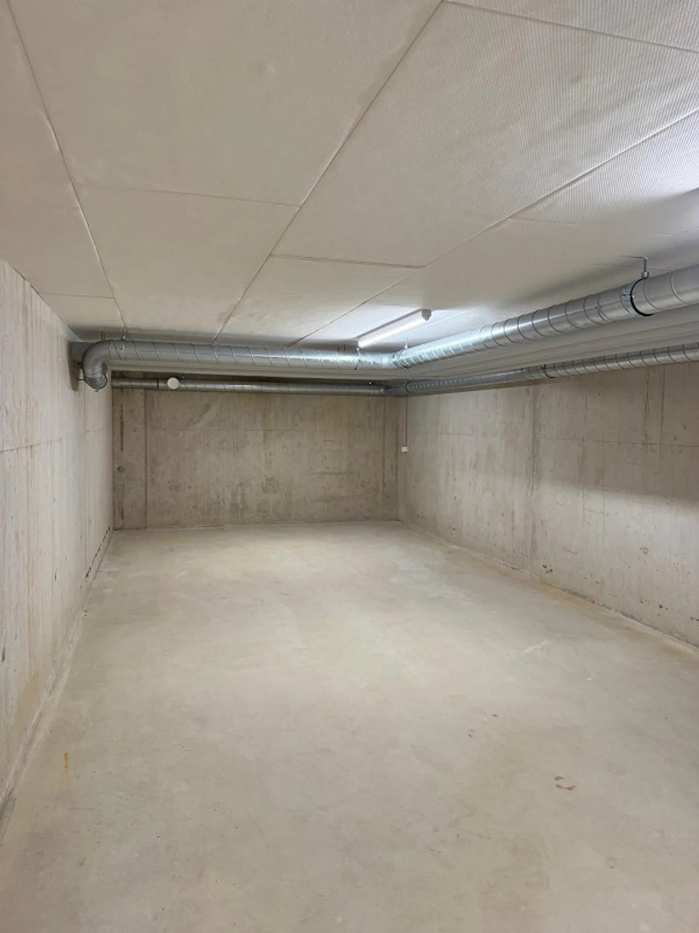 2 grandes salles de stockage à louer - Photo 2 sur 2