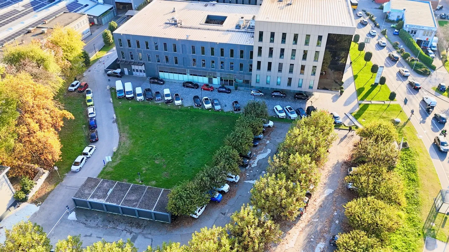 2 Fully Furnished Offices: 18m2 at CHF 850.- and 20m2 at CHF 950.- - Photo 7 of 7