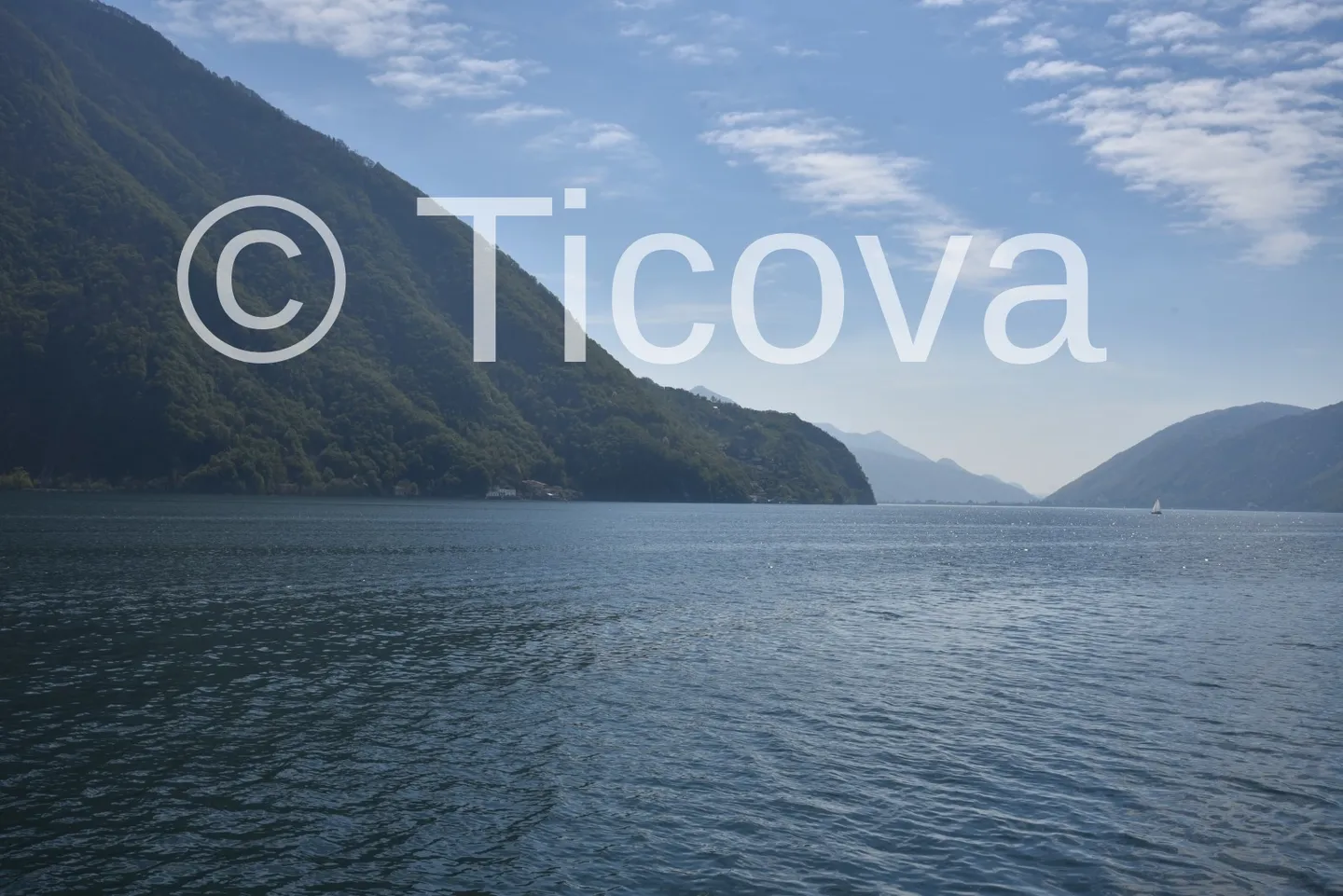 Proprietà d'investimento fronte lago - Foto 1 di 13