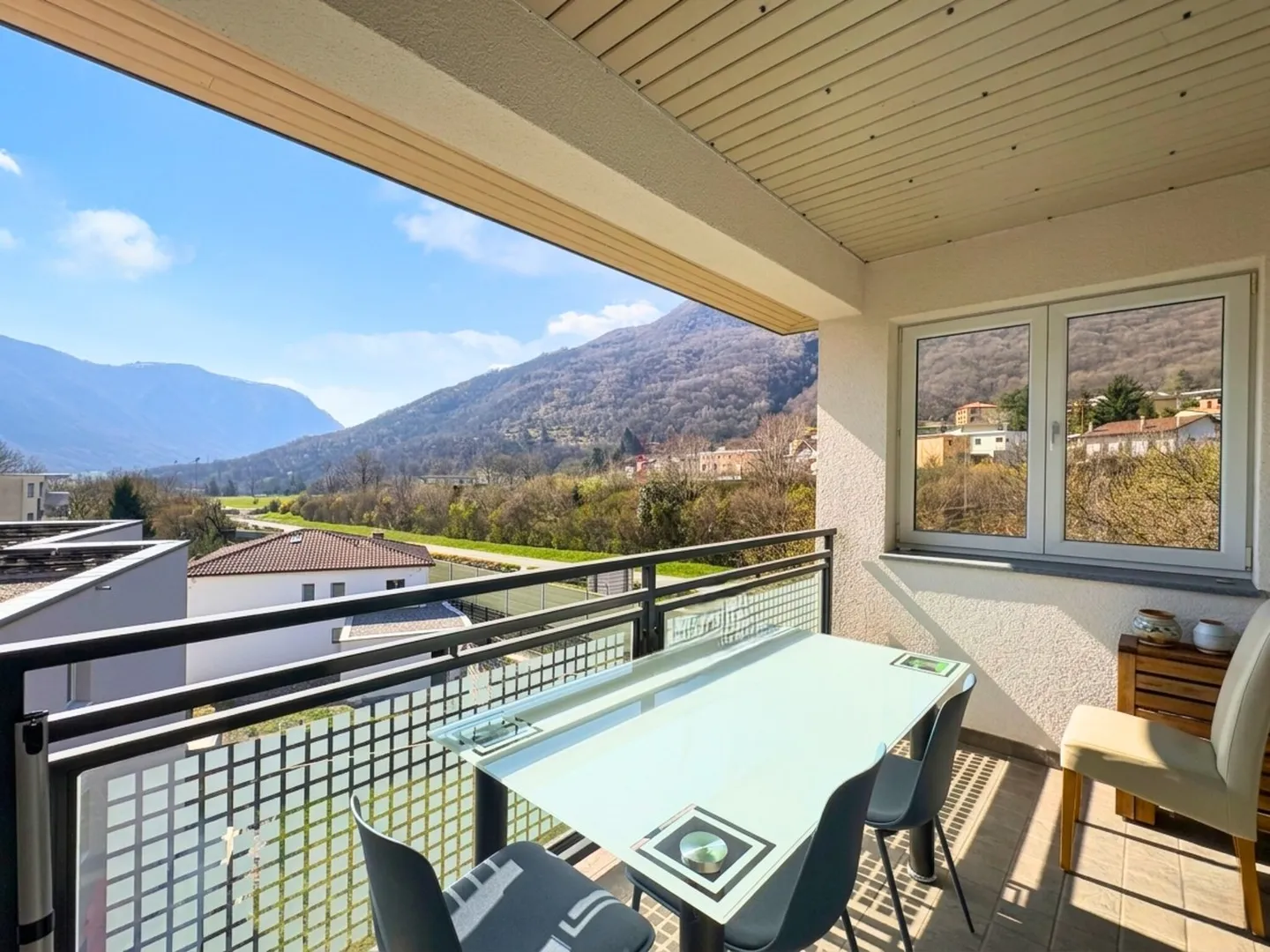 Top Floor in a Noble Villa - Photo 4 of 10