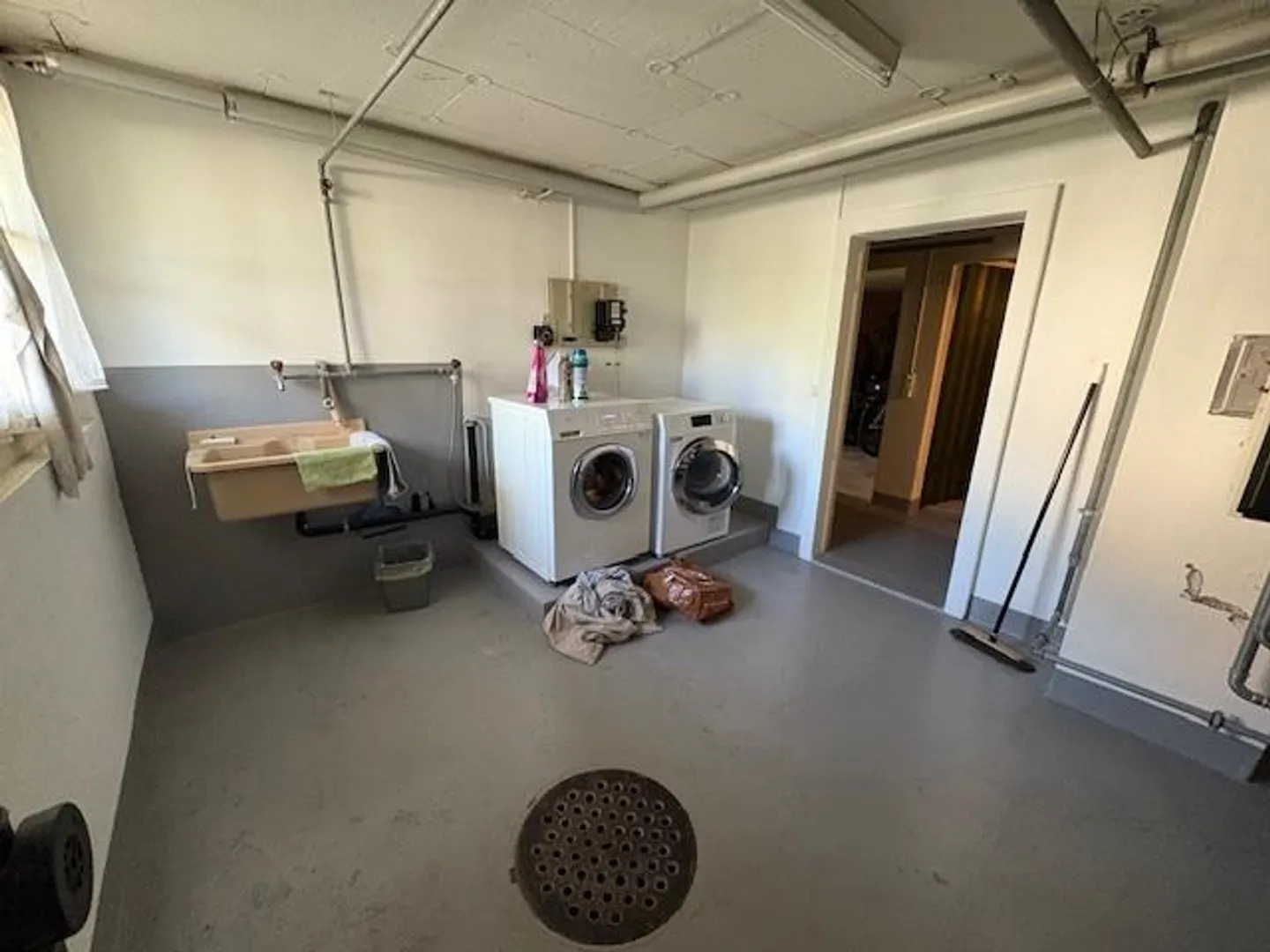 Multi-family house (3 apartments / right side) - Photo 7 of 9