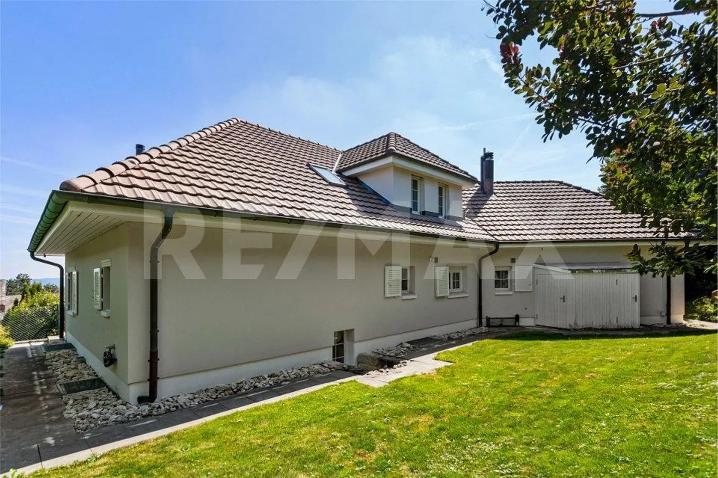 8 Room villa - Photo 2 of 13