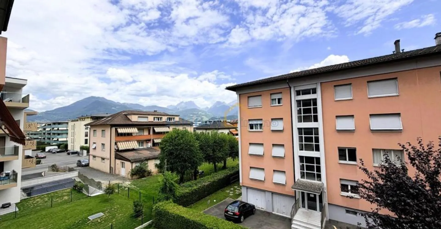 Beautiful 3.5-room apartment, balcony, elevator - Photo 1 of 11