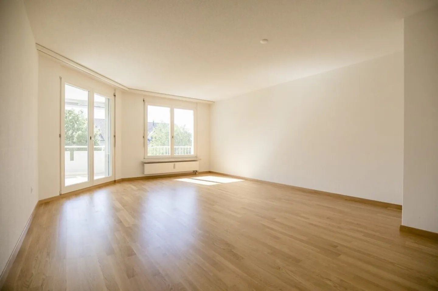 Moderne 4.5 ZW an ruhiger und grüner Wohnlage - Foto 2 von 8