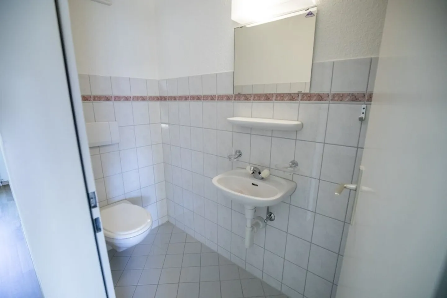 Moderne 4.5 ZW an ruhiger und grüner Wohnlage - Foto 6 von 8