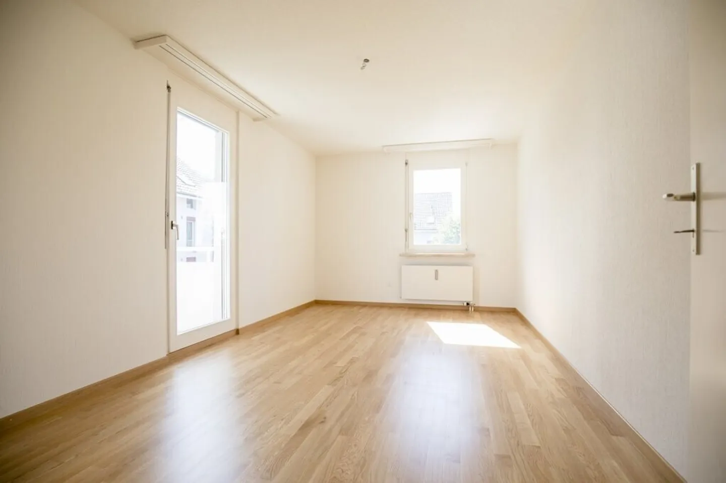 Moderne 4.5 ZW an ruhiger und grüner Wohnlage - Foto 3 von 8