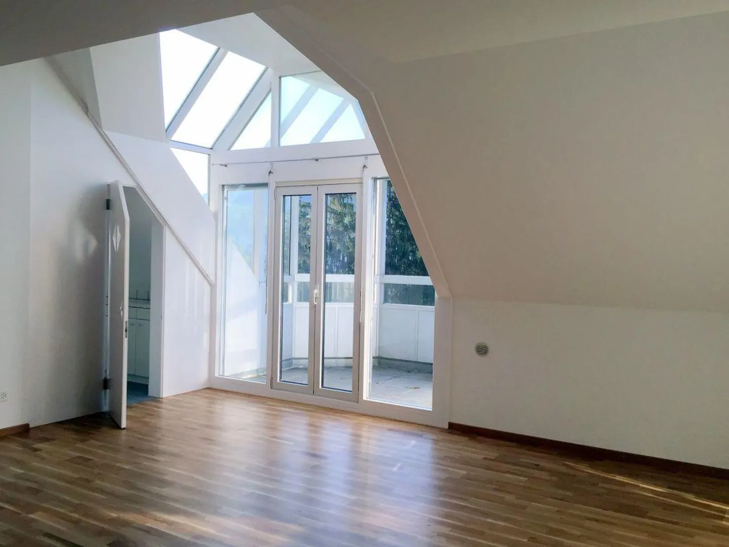 Modern 5 ½-room maisonette apartment in a quiet, central location - Photo 2 of 17