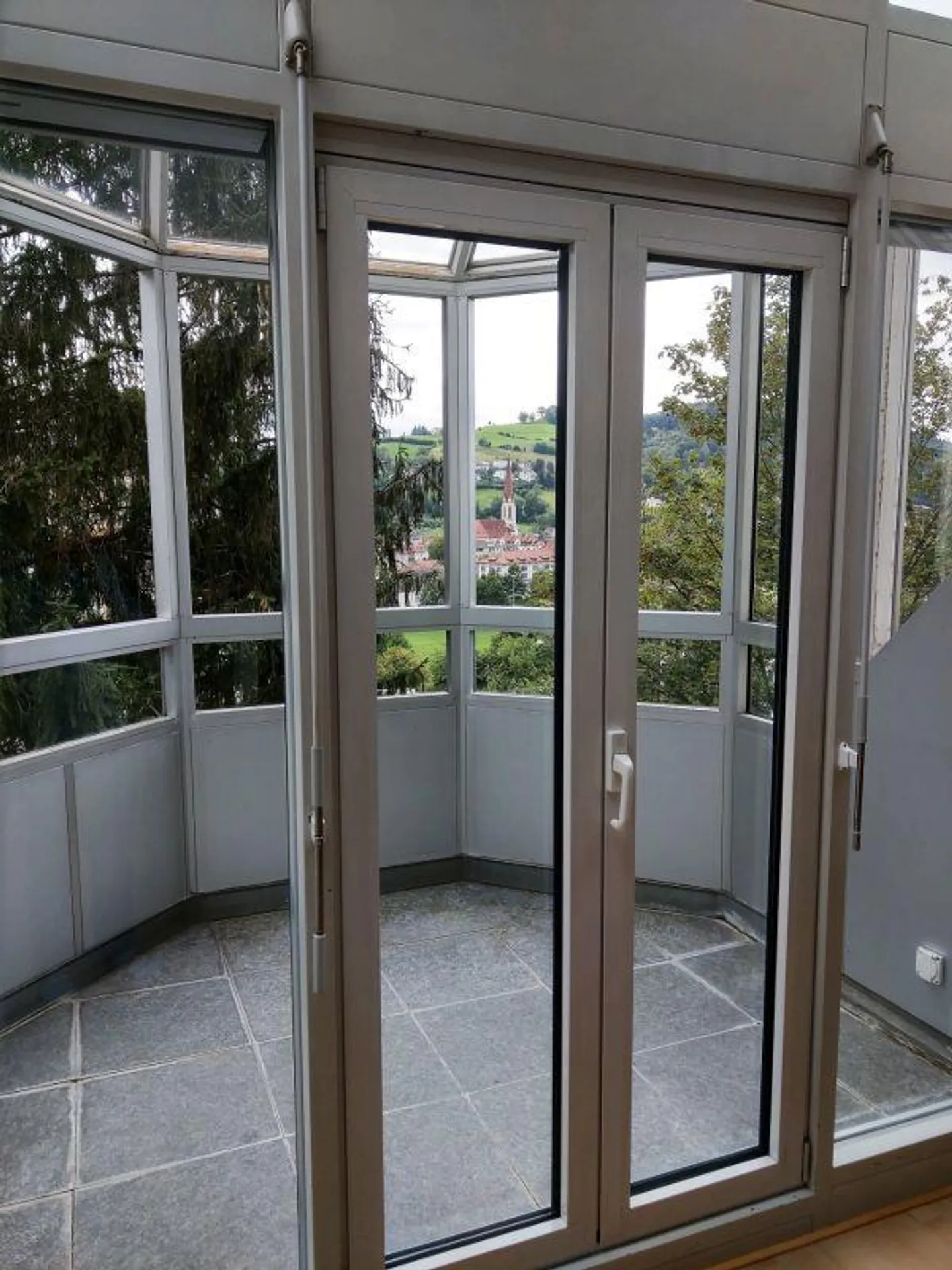 Modern 5 ½-room maisonette apartment in a quiet, central location - Photo 3 of 17