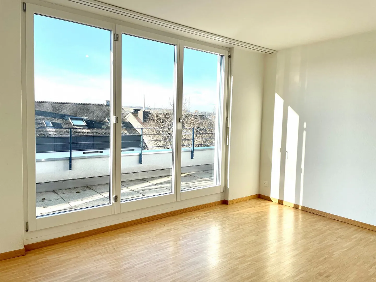 Appartement penthouse lumineux de 5,5 pièces dans un emplacement parfait avec vue ! - Photo 11 sur 13