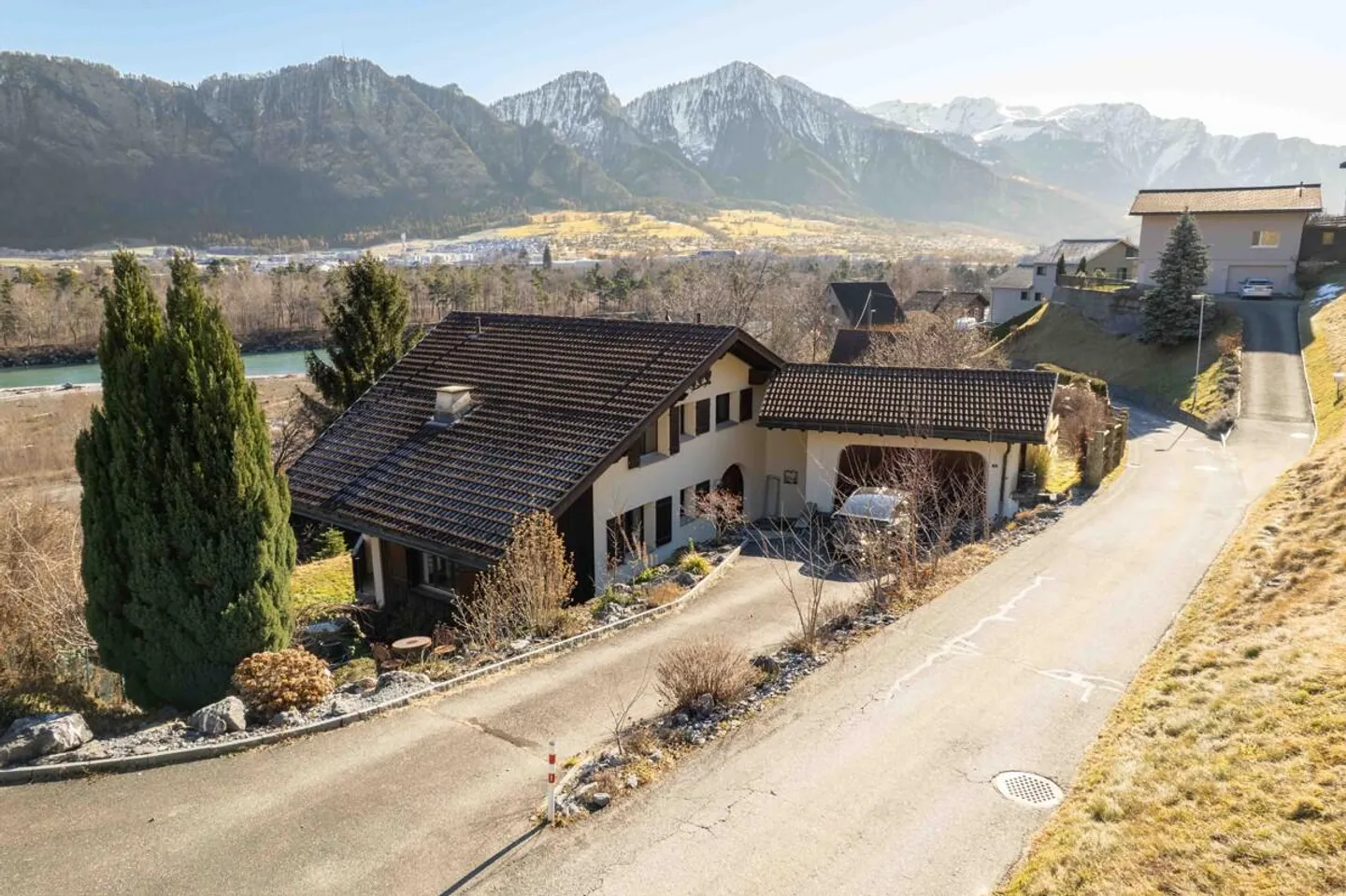 Mastrils: well-kept home with a view and plenty of living space - Photo 1 of 6