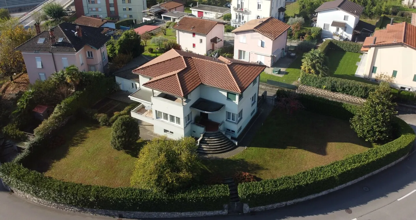 GROßES EINFAMILIENHAUS - Foto 2 von 7