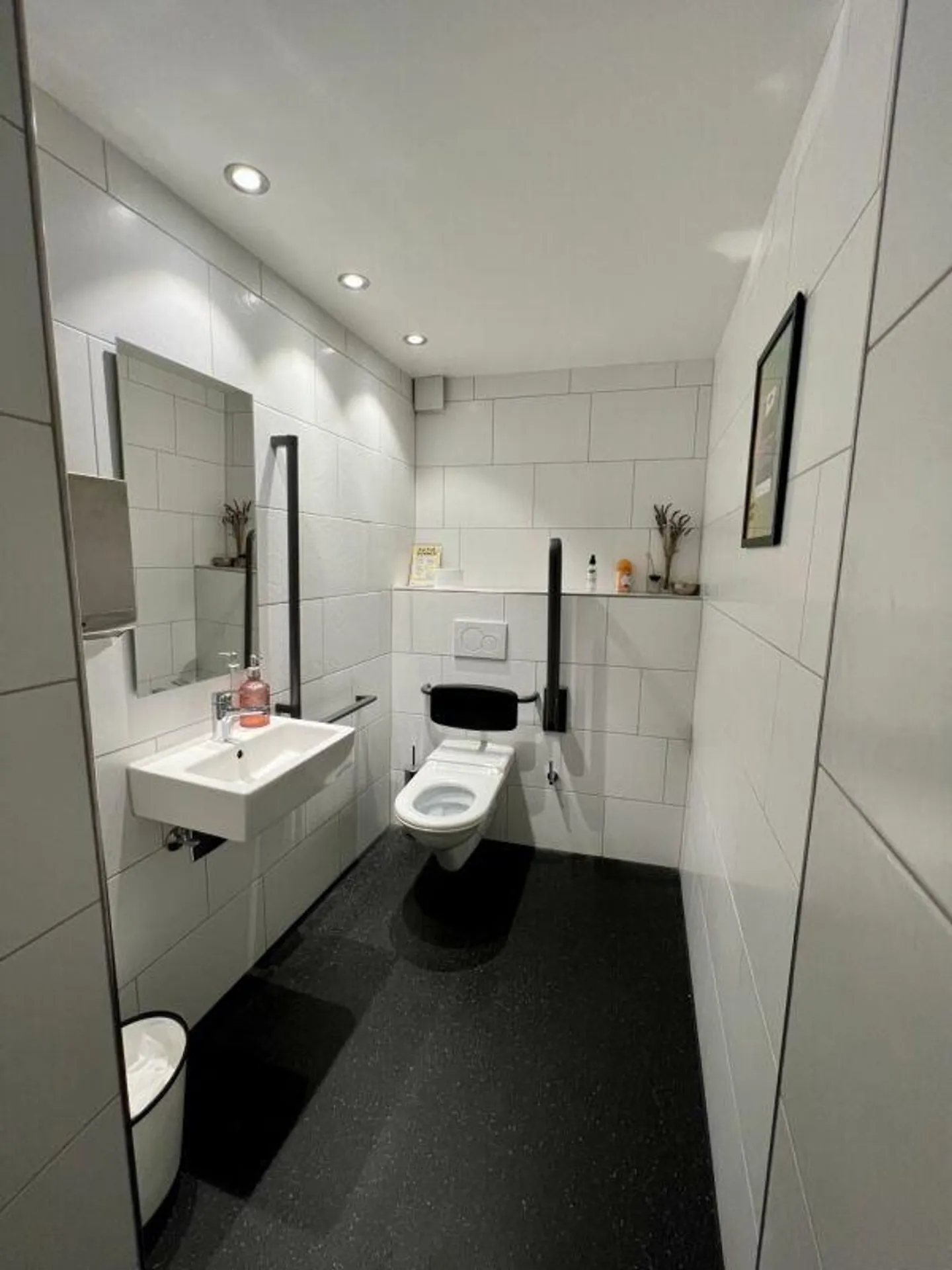 Restaurant rez-de-chaussée et 1er étage avec terrasse extérieure - Photo 8 sur 8