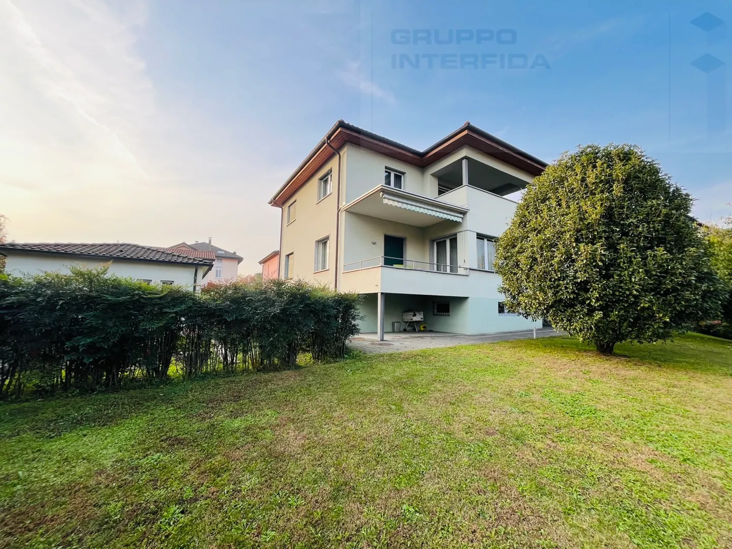 GROßES EINFAMILIENHAUS - Foto 1 von 7