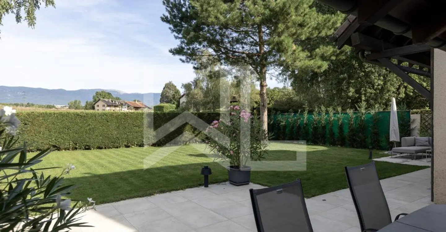 Villa with a view of the countryside - Photo 2 of 13