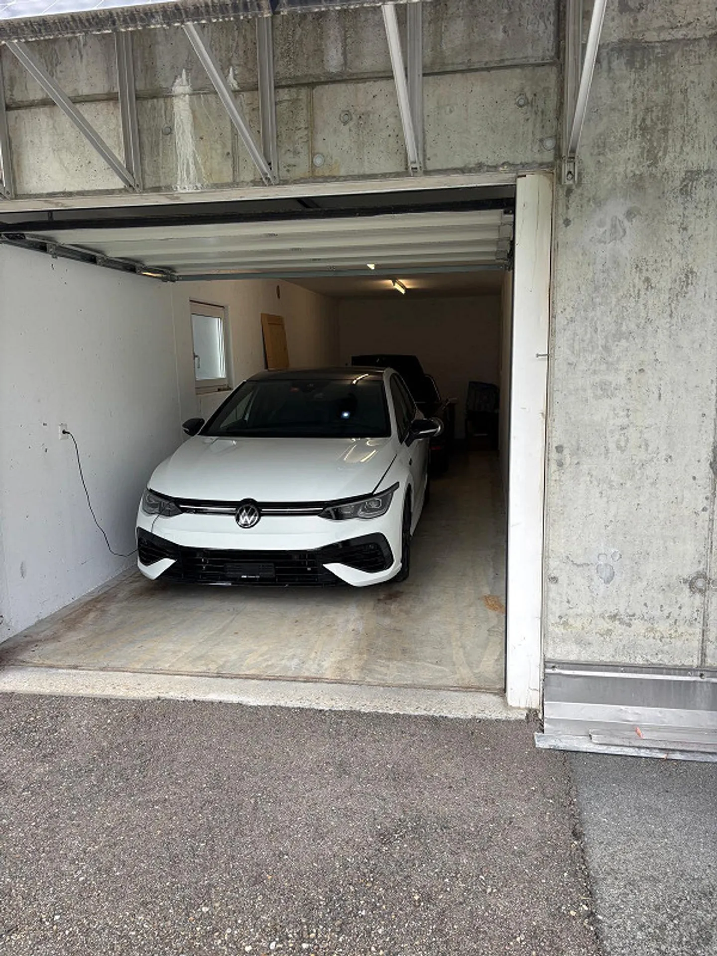 Espace de garage - Photo 2 sur 2