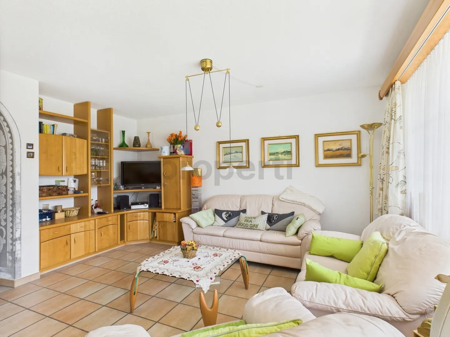 Willkommen in Valens! Zu verkaufen stilvolle 3.5 Zimmer Wohnung mit schönem Bergblick - Foto 1 von 13